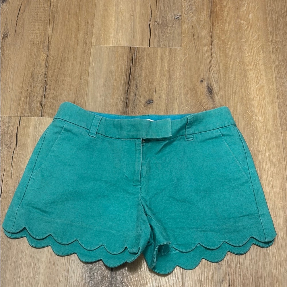 Scalloped Hem Green Women's Shorts
